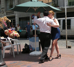 Dancing the tango for tips in Buenos Aires