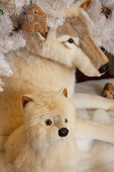 Arctic wolf and its pup Christmas decoration