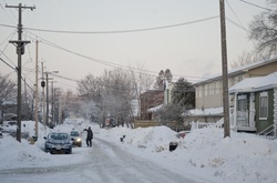 Man cleaning snow off car