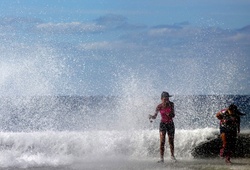 Water Explosion Girls Shouting