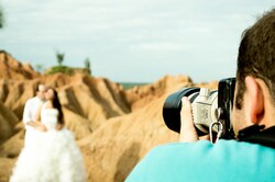 A French Photographer was in a Colombian desert to take a after wedding pictures at south of Colombia