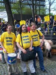 Members of the Foundation for Free Information Infrastructure (FFII), the Piratenpartei (Pirate Party), Greenpeace, the Misereor Catholic organization, and farmers unions against the European Patent Office recently assembled at a rally in Munich, Germany. Demonstrators included Richard Stallman, who added his own testimonial to those united against the EPO.