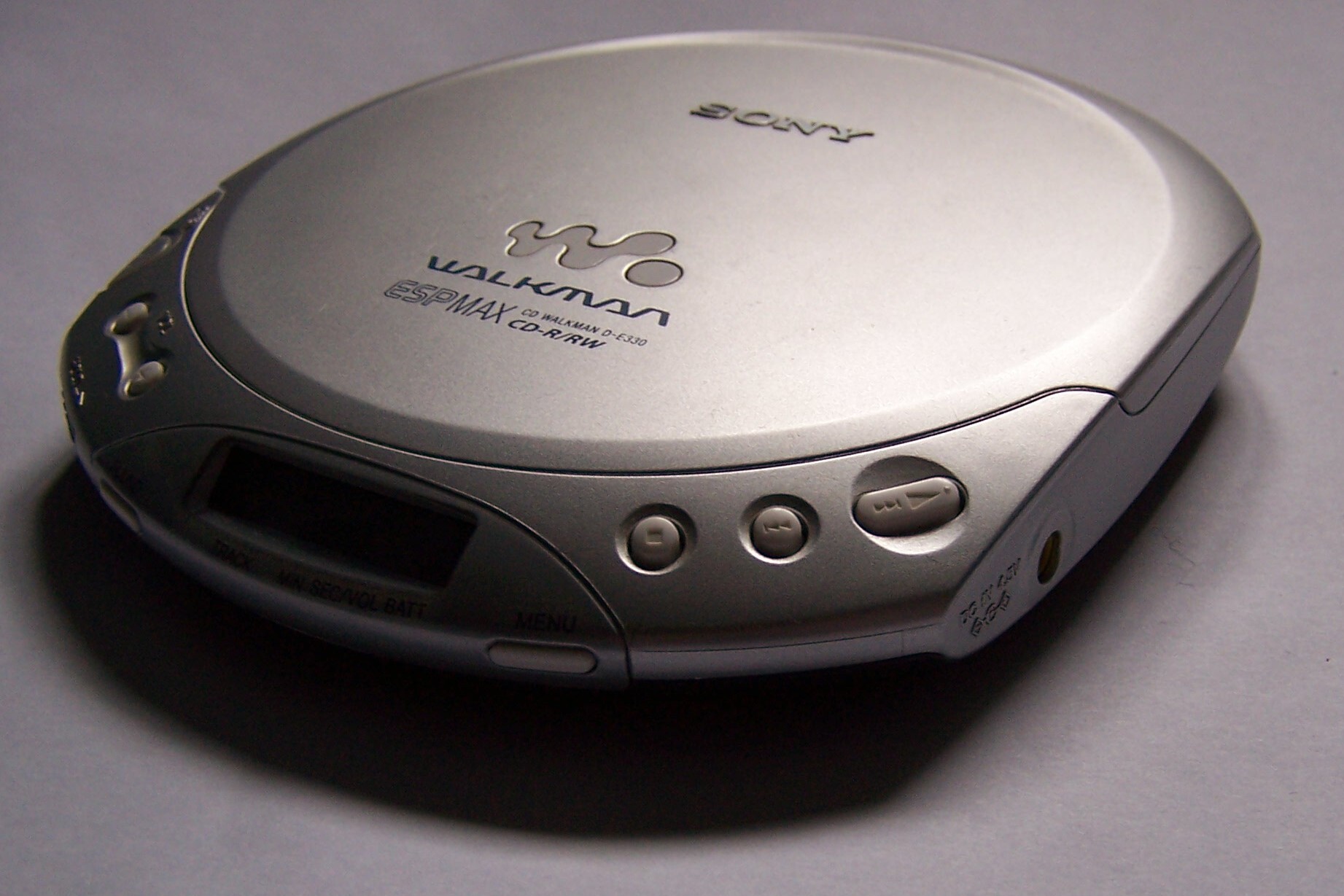 CD Walkman D-E330 (2002), with Walkman logo