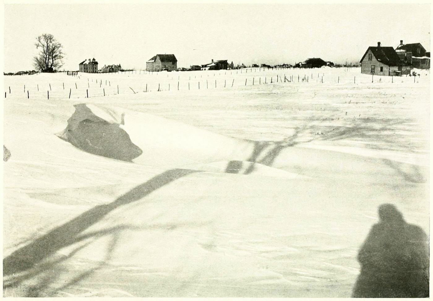 Snowdrift with Small Longitudinal Ridge on Lee Side, Transverse View