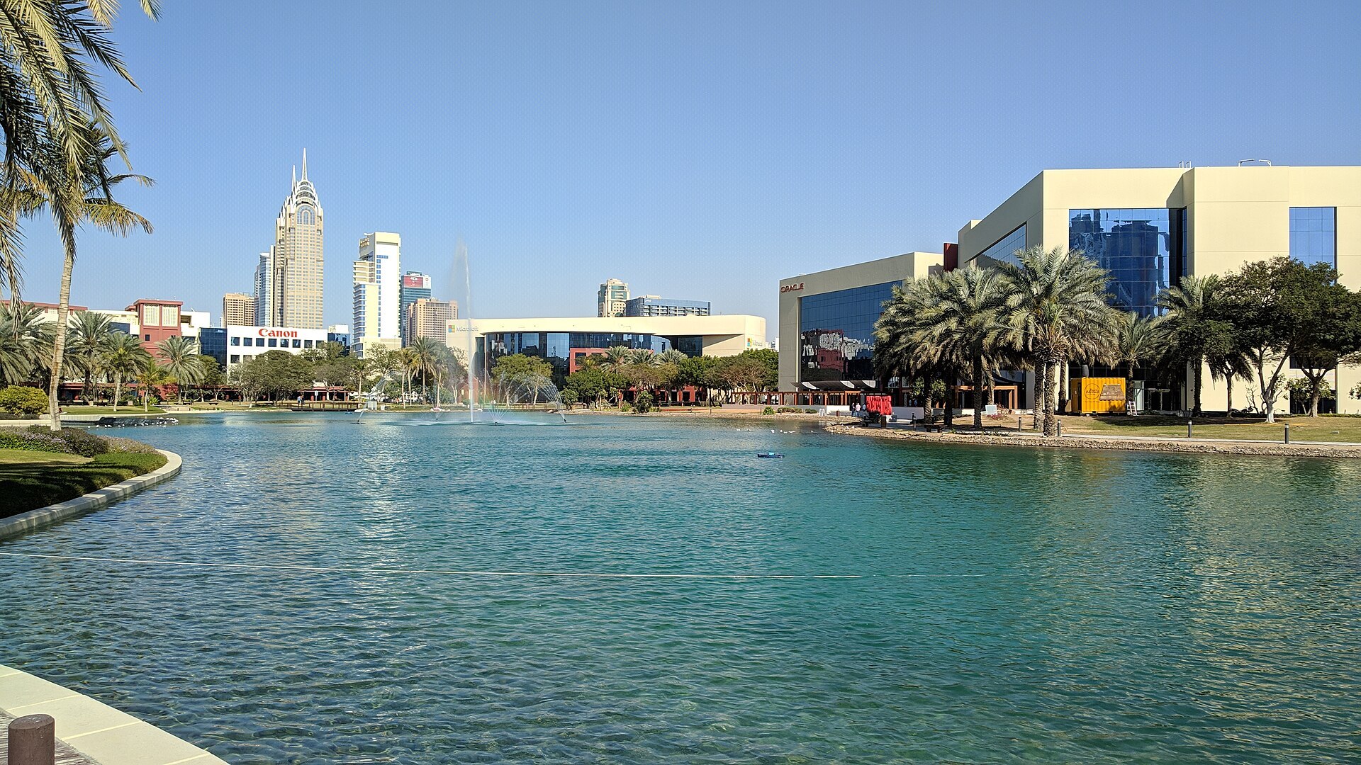 Overview of the Dubai Internet City Amphitheater
