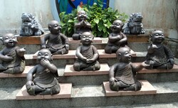 Eight cute buddha