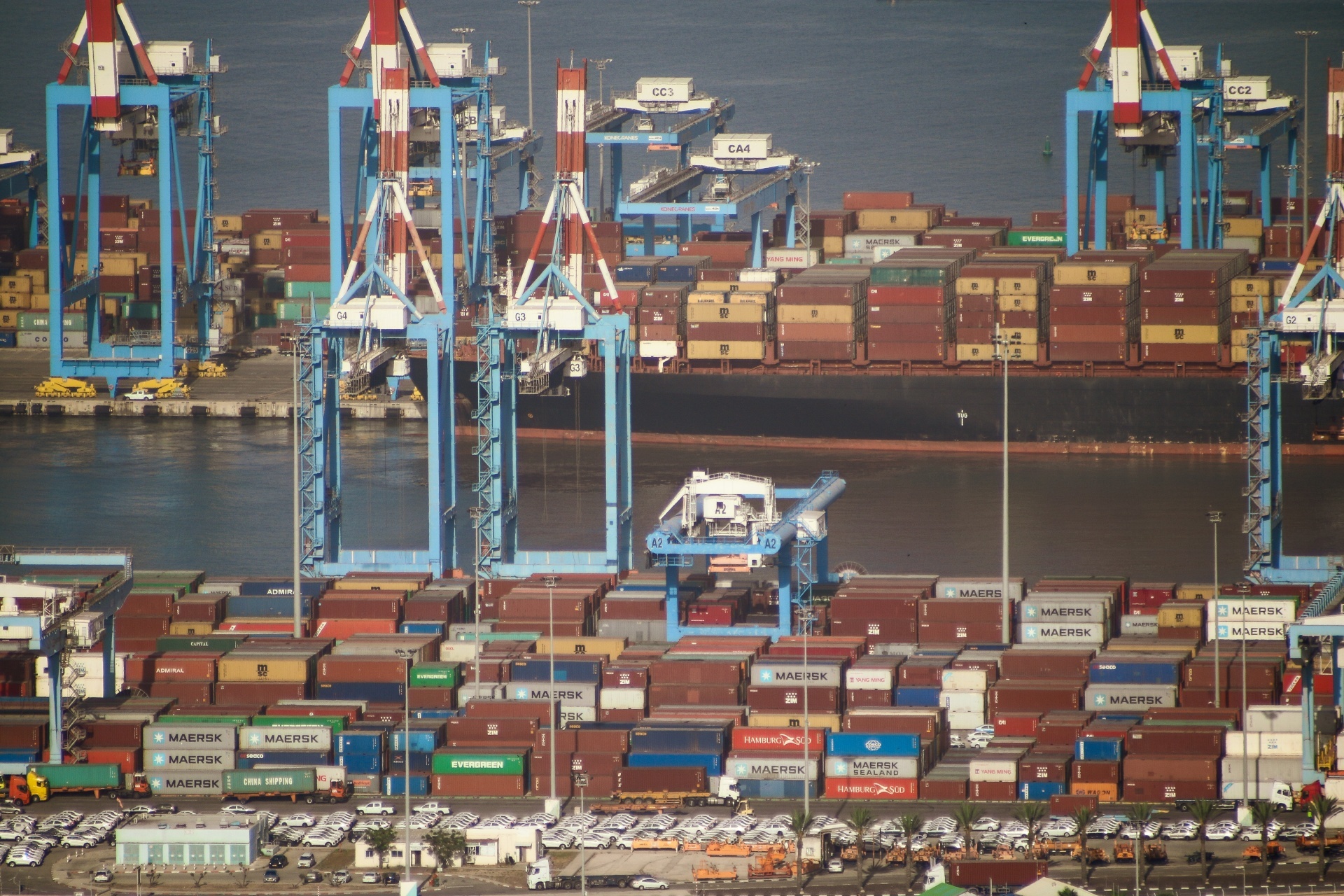 Container terminal in sea port