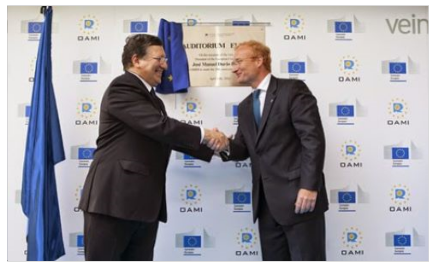 António Campinos (right) welcoming the President of the European Commission, José Barroso (left)