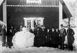 An unknown group and a snowman, perhaps modelled on Baron Hans von Essen, Sweden