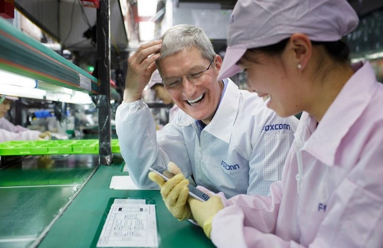 Apple Foxconn photo op