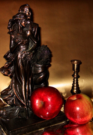 Apple and sculptures