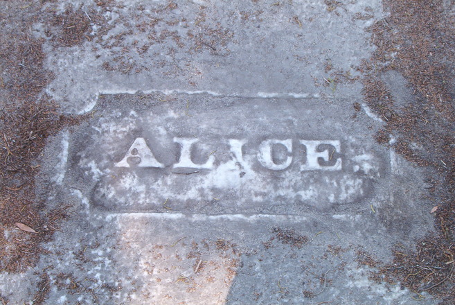 Alice grave