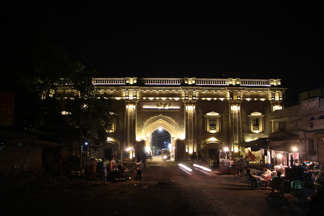 Delhi Gate at night