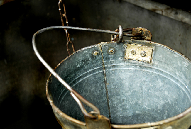 Empty bucket