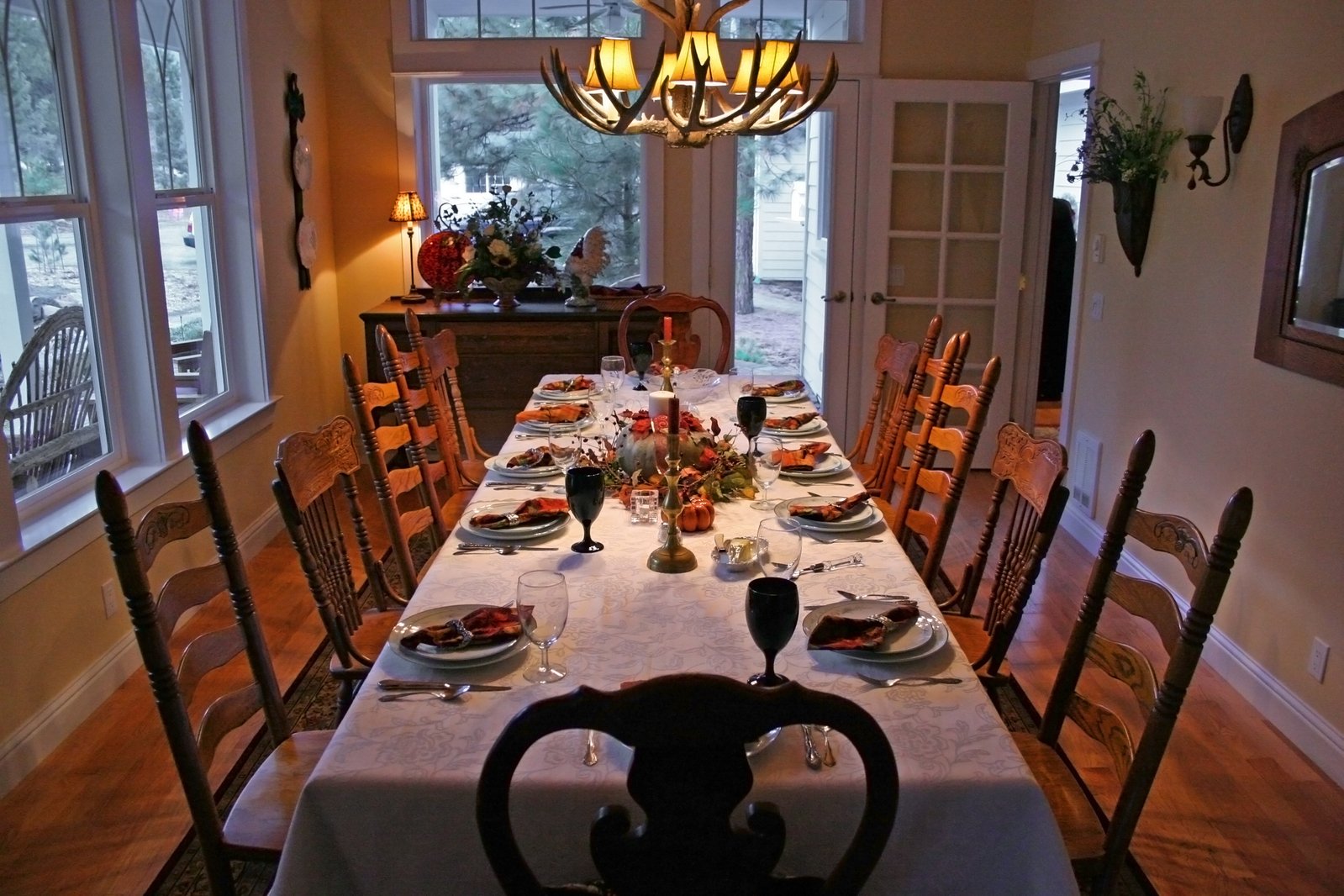 Thanksgiving table