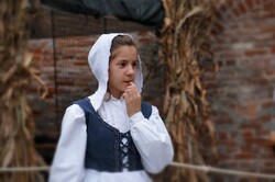 Girl in costume with an attitude of perplexity and doubt