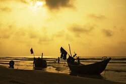 Sunrise over the Sáº§m SÆ¡n beach