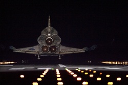 Xenon lights aid in the landing of the space shuttle endeavour