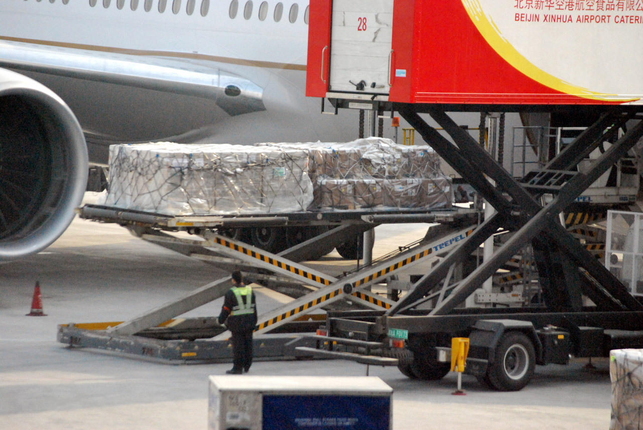 Air freight being loaded on to a airplane