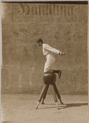 Turner on the pommel horse