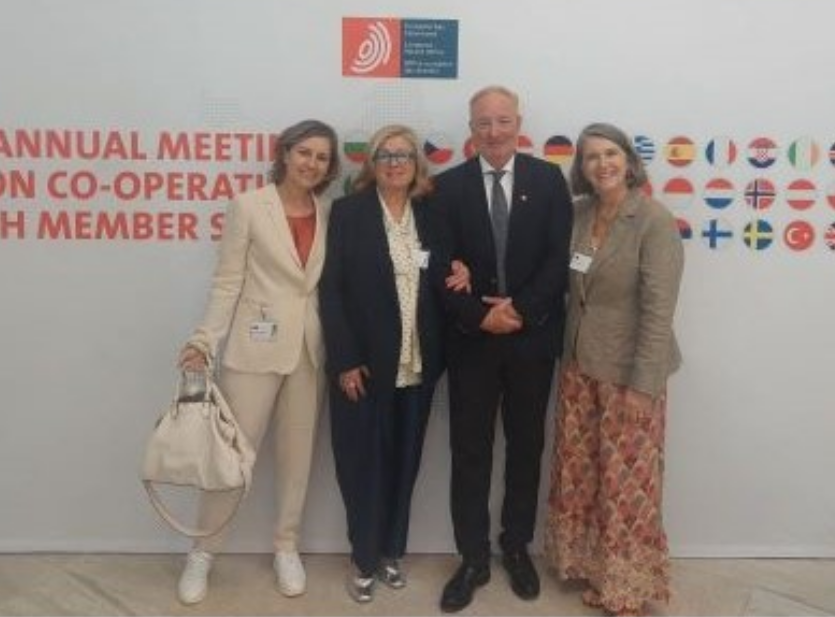 Ana Bandeira (right) posing for a photo-op with Campinos