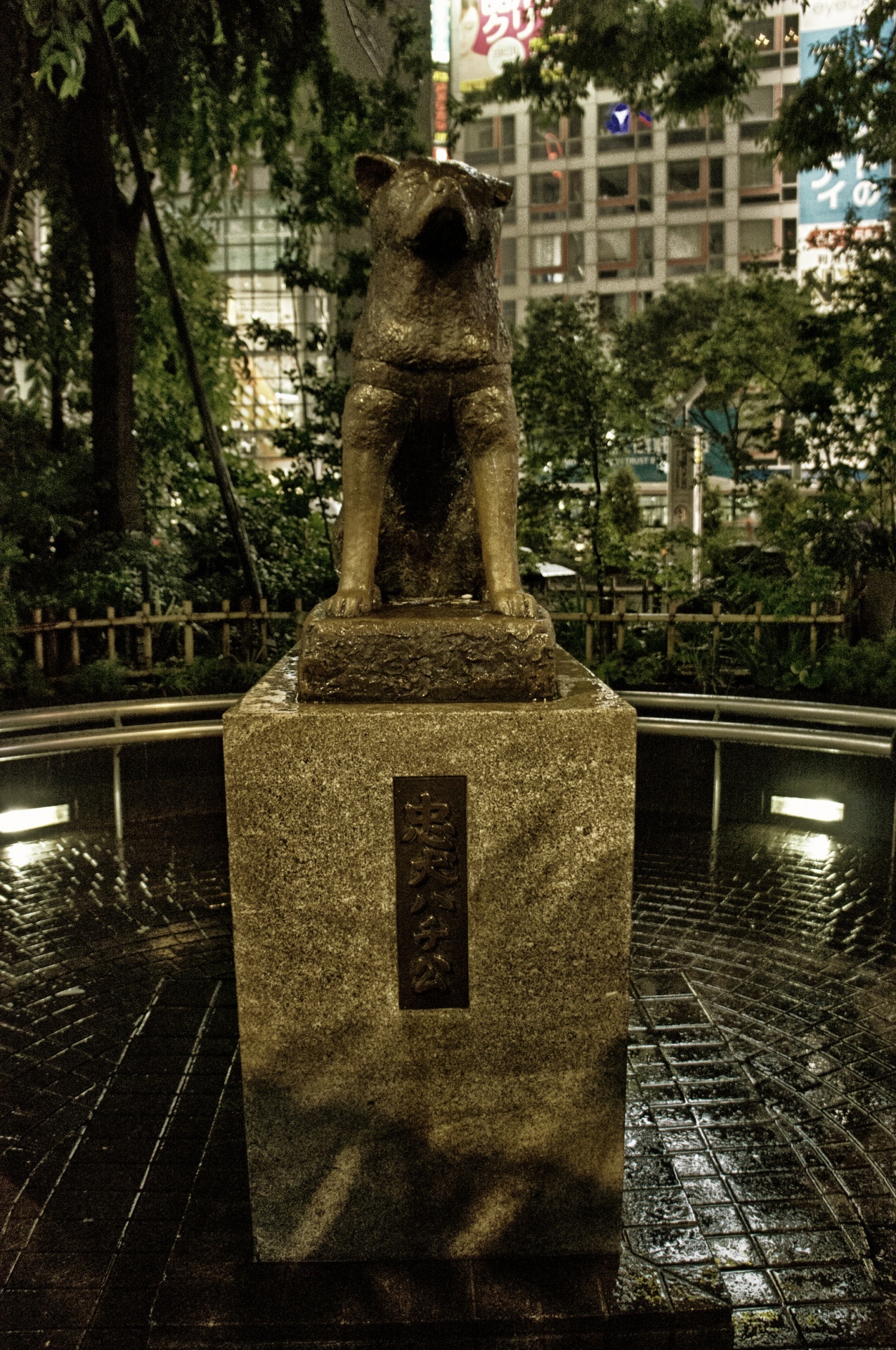 Hachiko Statue